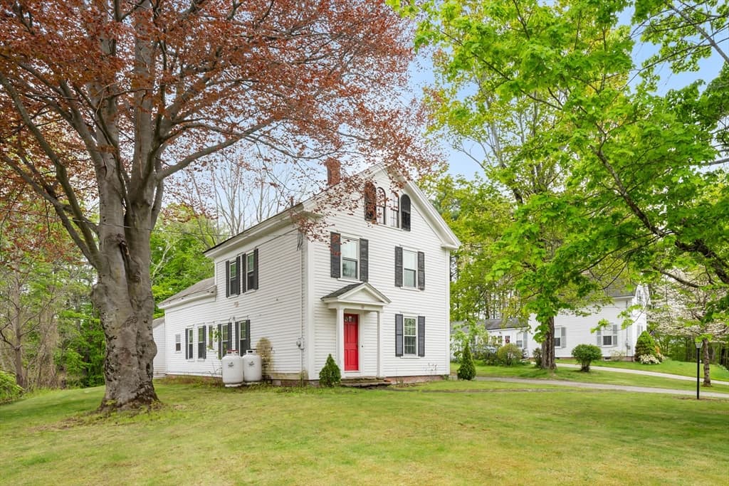 Single Family Residence at 10 Maple, Sturbridge MA 01566, Sturbridge, photo 4 of 40