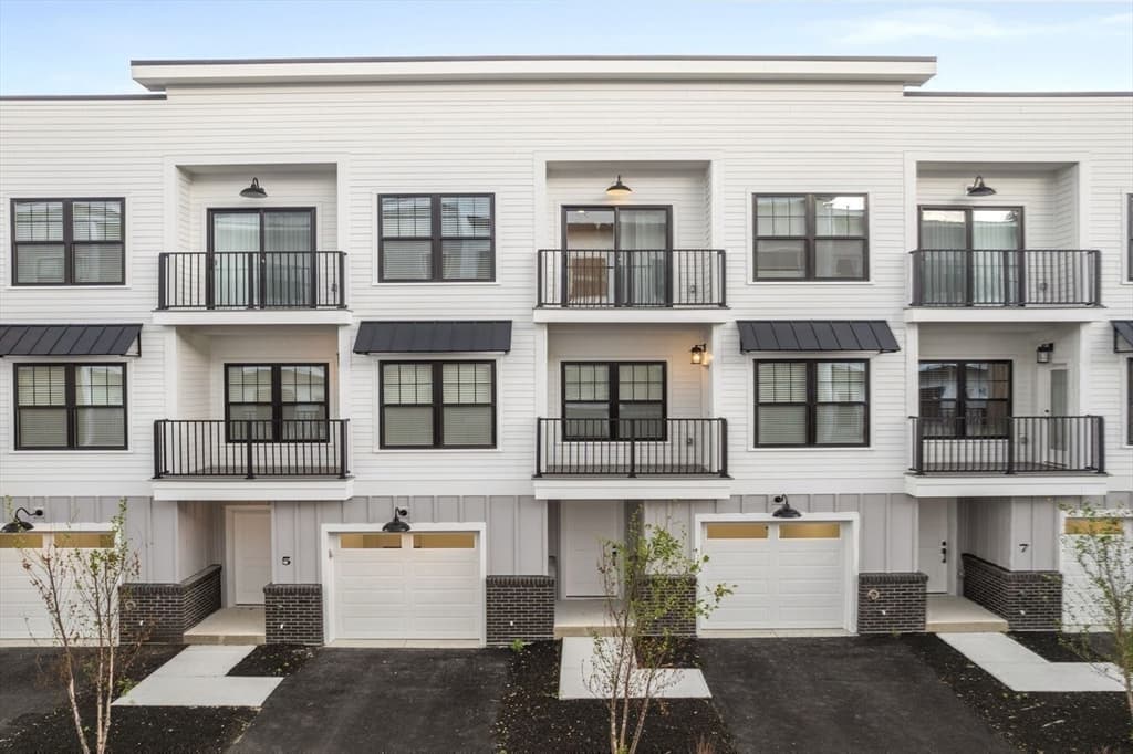 Condominium at 635 Main Street, Wilmington MA 01887, photo 14 of 21