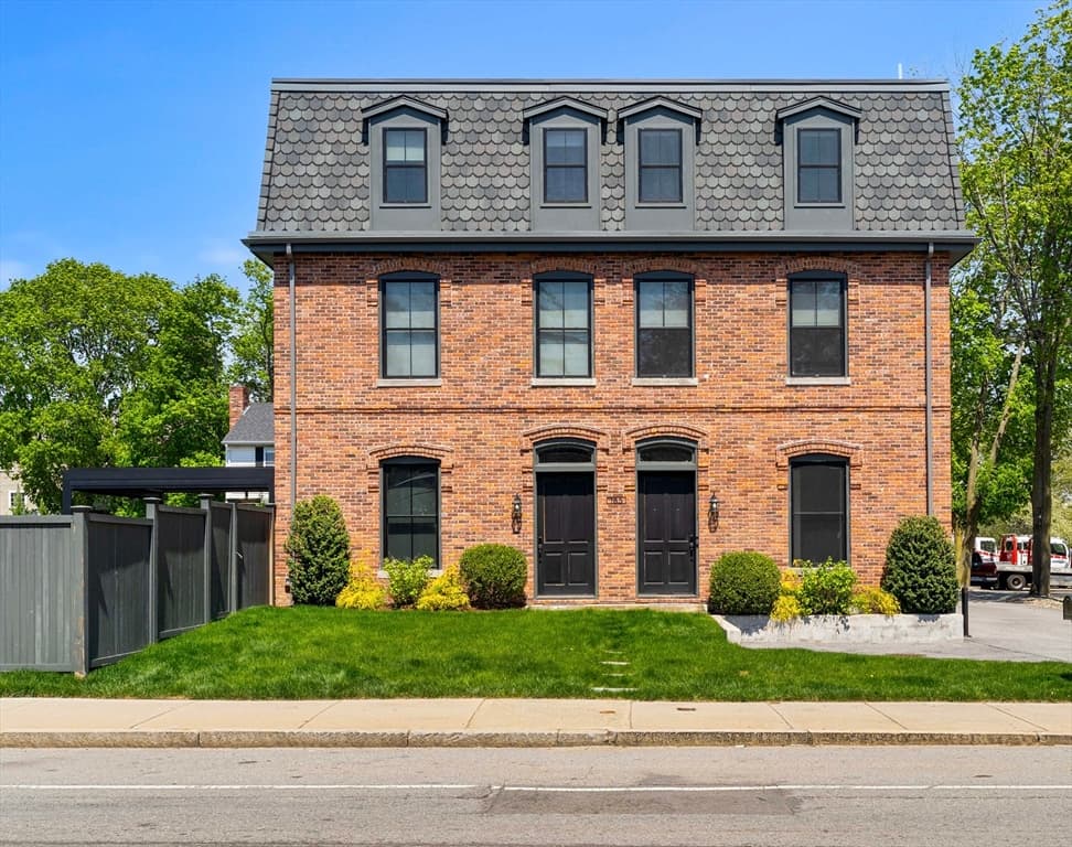 165 River St # 2, Waltham MA 02453