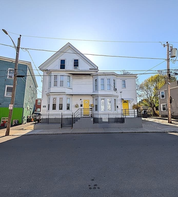 3 Family at 4-6 Chelmsford St, Lawrence MA 01841, Lawrence, photo 2 of 42