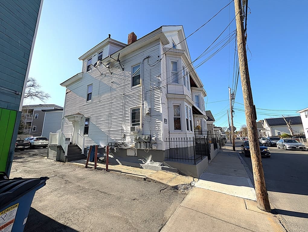 3 Family at 4-6 Chelmsford St, Lawrence MA 01841, Lawrence, photo 7 of 42