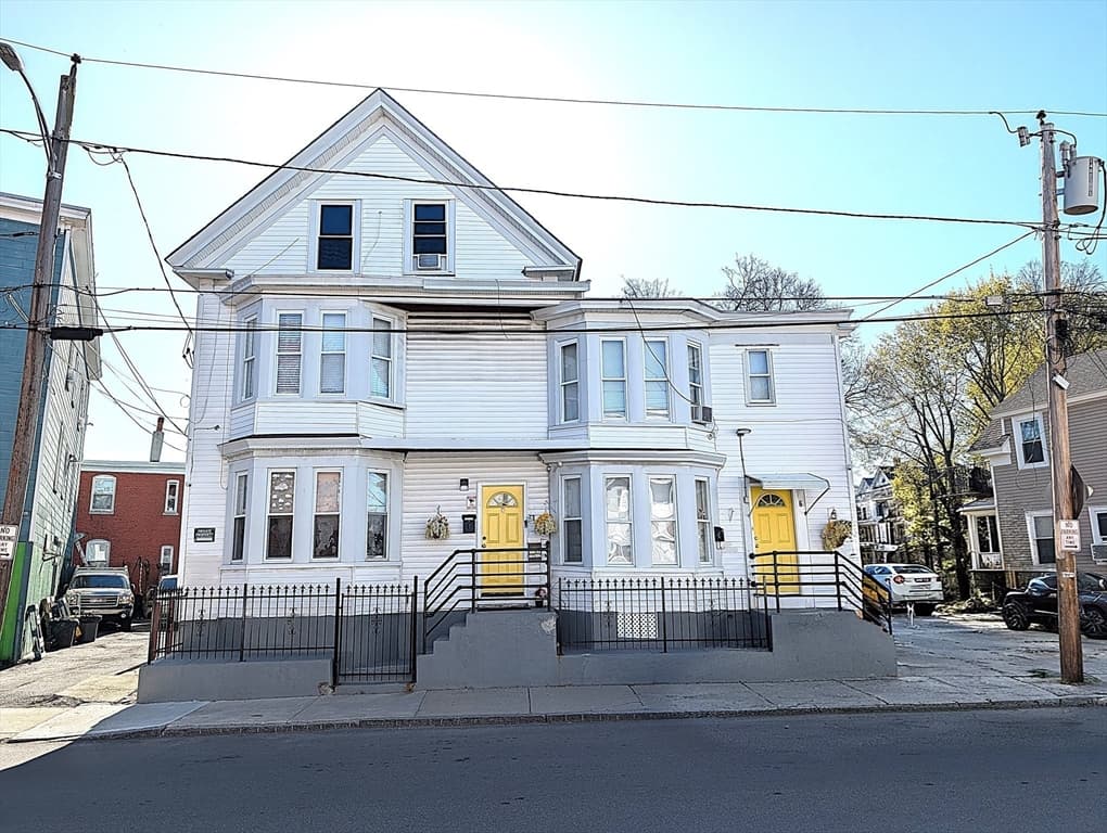 3 Family at 4-6 Chelmsford St, Lawrence MA 01841, Lawrence