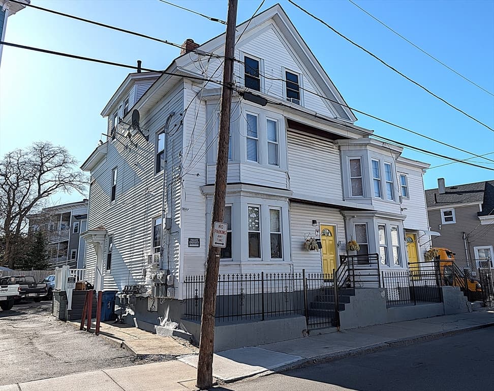 3 Family at 4-6 Chelmsford St, Lawrence MA 01841, Lawrence, photo 8 of 42