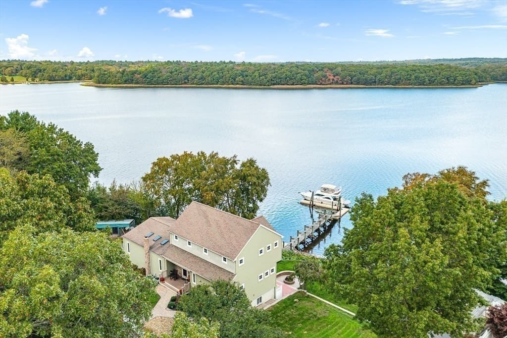 43 Cliff Dr, Freetown MA 02702