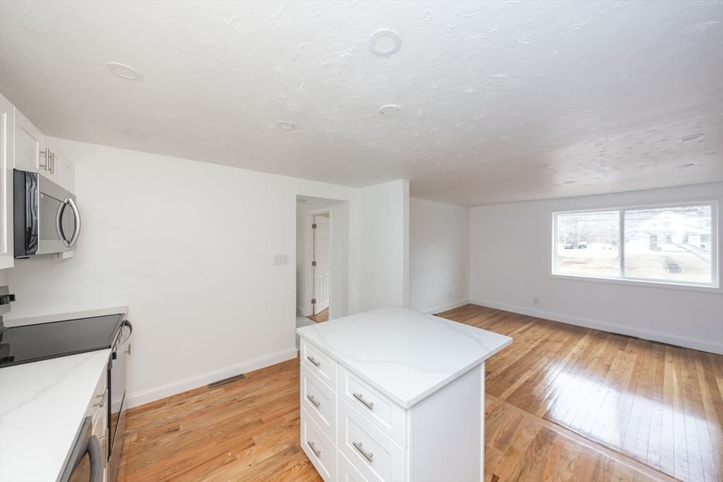 Single Family Residence at 155 Southbridge Road, Oxford MA 01537, photo 9 of 42