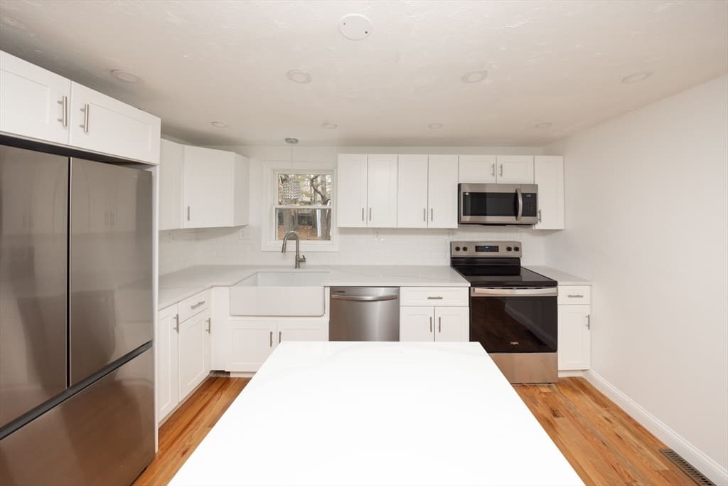 Single Family Residence at 155 Southbridge Road, Oxford MA 01537, photo 4 of 42