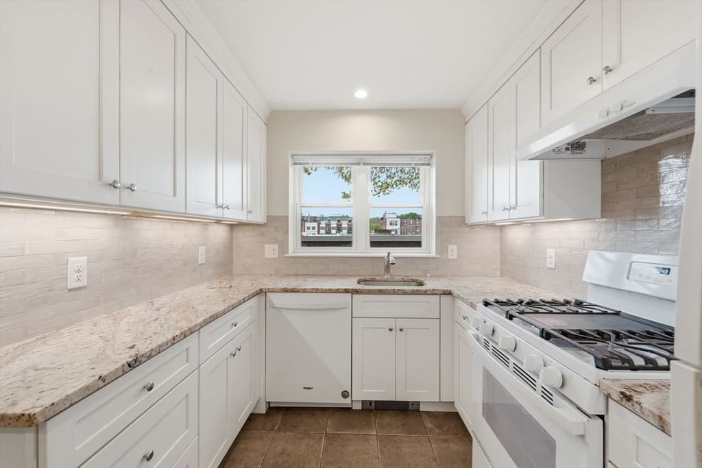 19 Alton Court # 2, Brookline MA 02446 photo 4