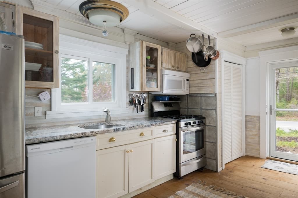 Single Family Residence at 792 Mill St, Marion MA 02738, Marion, photo 6 of 18