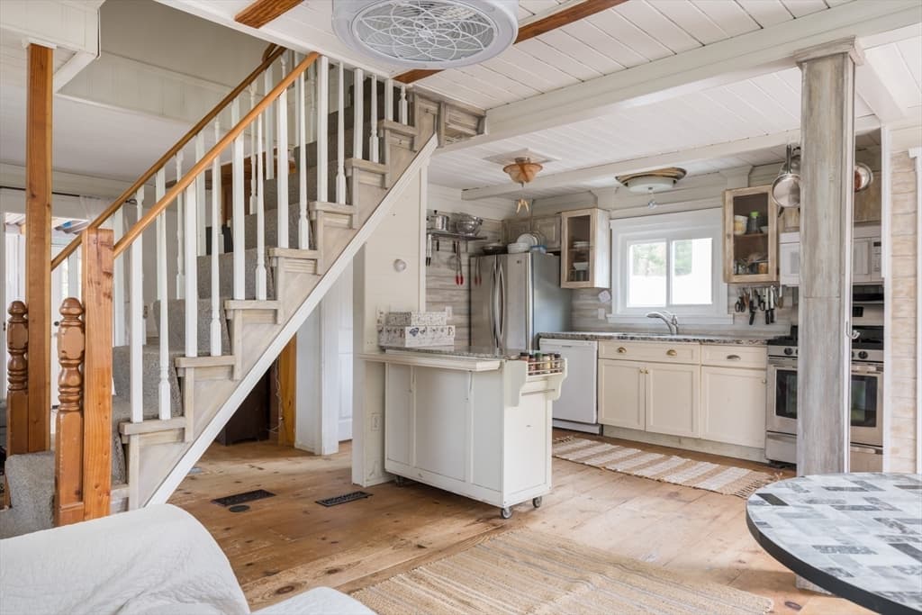 792 Mill St, Marion MA 02738