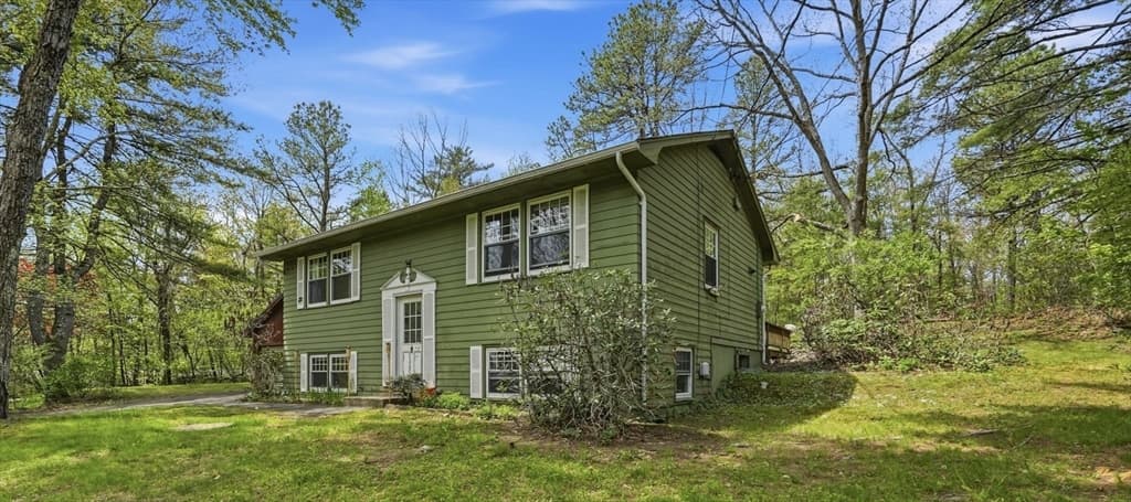 390 State St, Amherst MA 01002