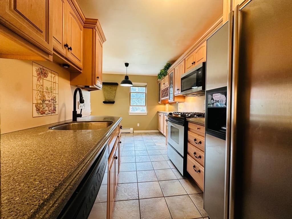 Condominium at 288 Regency Park Dr # 288, Agawam MA 01001, Agawam, photo 3 of 24