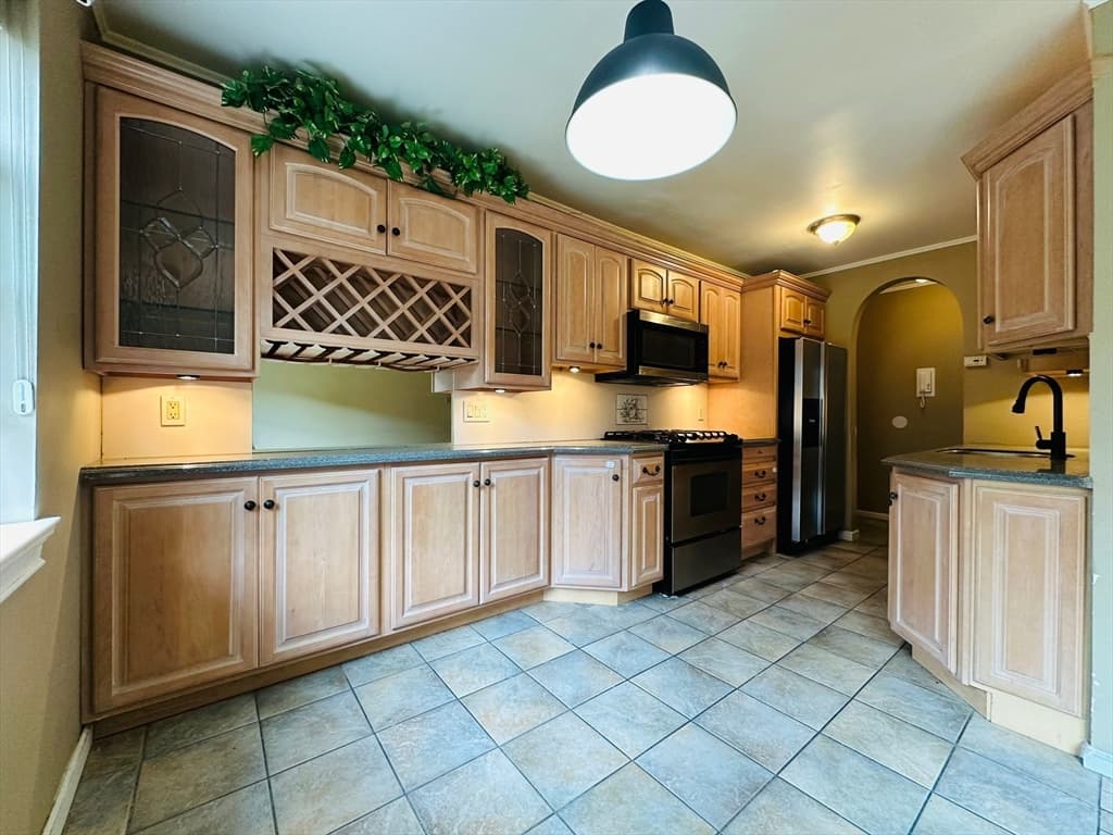 Condominium at 288 Regency Park Dr # 288, Agawam MA 01001, Agawam, photo 5 of 24
