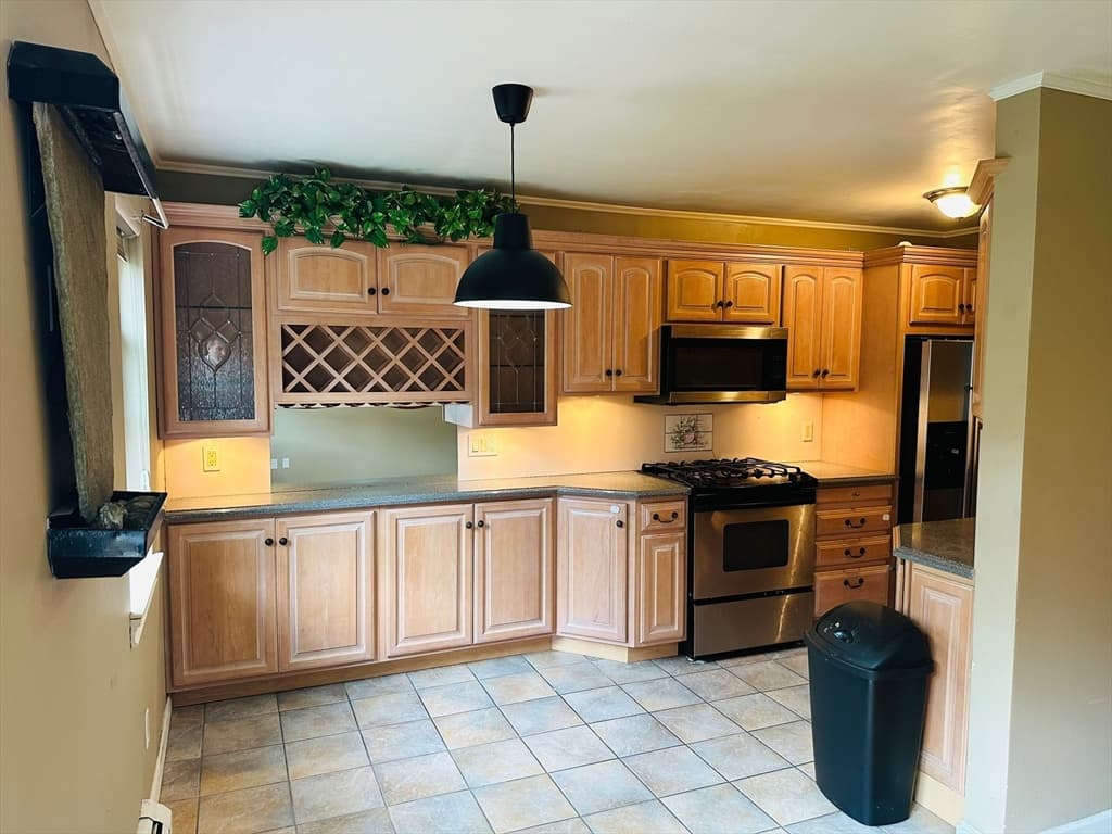 Condominium at 288 Regency Park Dr # 288, Agawam MA 01001, Agawam, photo 9 of 24