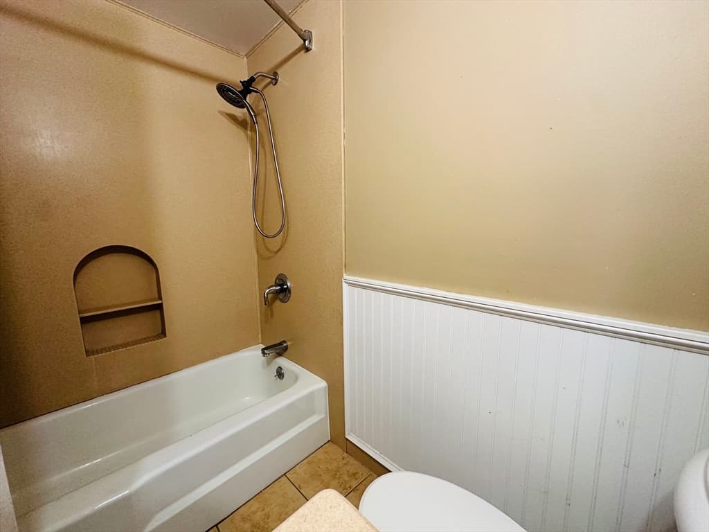 Condominium at 288 Regency Park Dr # 288, Agawam MA 01001, Agawam, photo 15 of 24