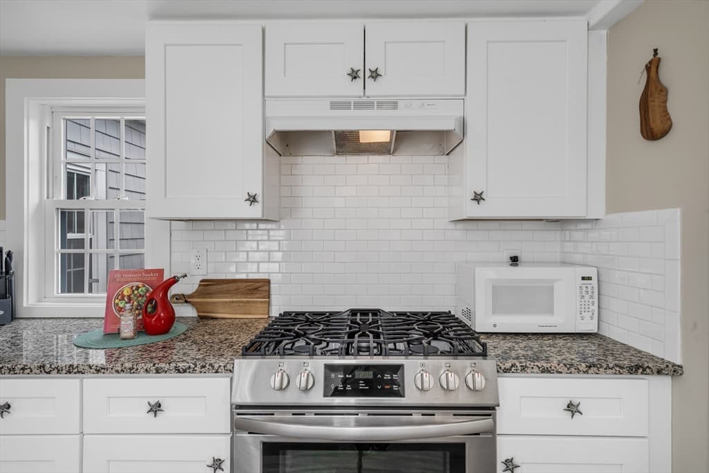 Single Family Residence at 237 Northern Blvd, Newburyport MA 01950, photo 14 of 38