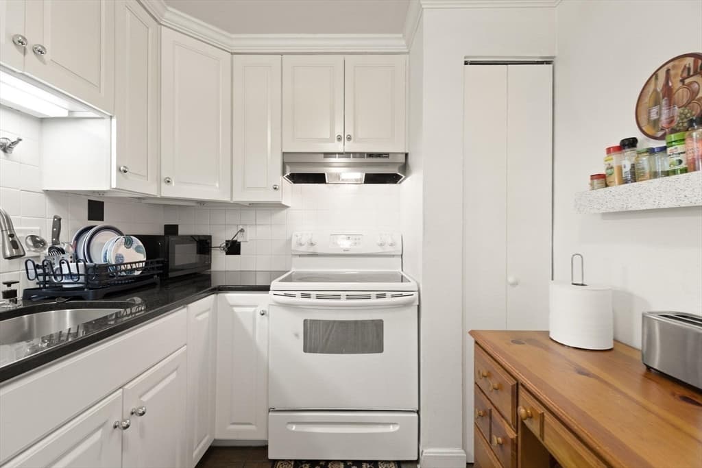Condominium at 575 Broad St # 312, Weymouth MA 02189, photo 13 of 29