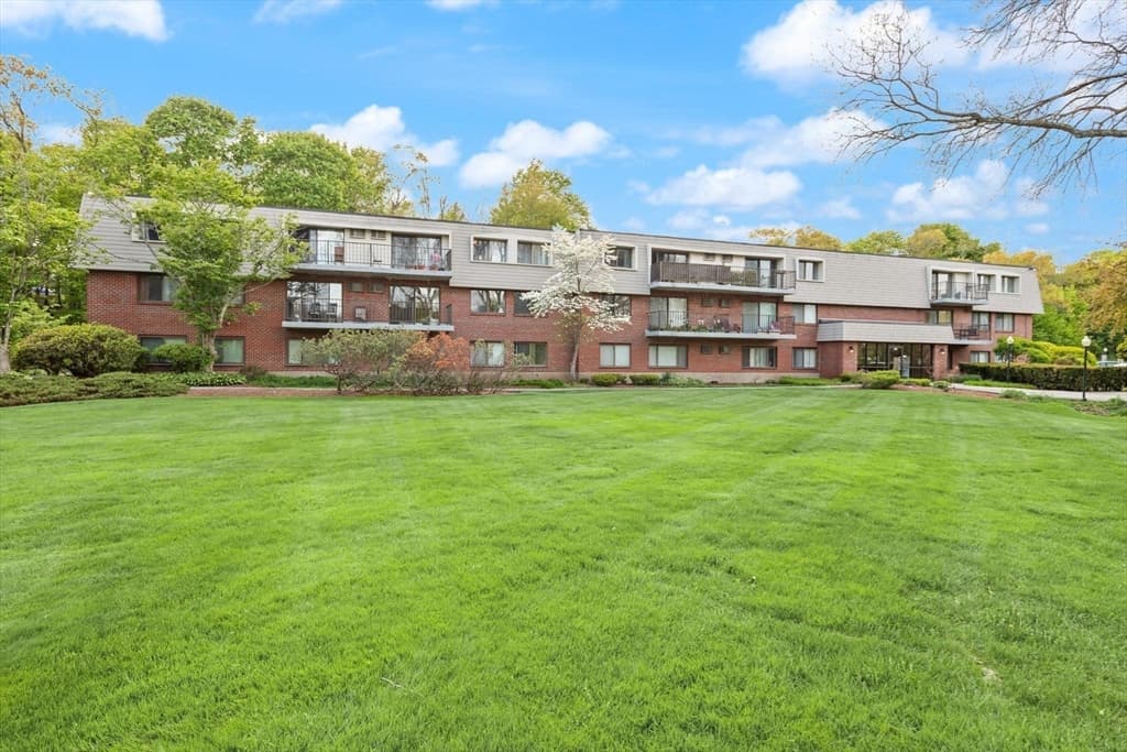 Condominium at 575 Broad St # 312, Weymouth MA 02189, photo 4 of 29