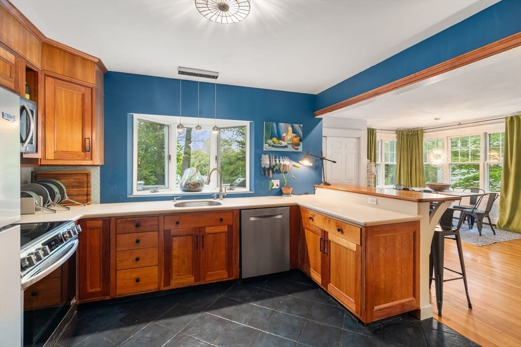 Single Family Residence at 98 Brook Street, Wellesley MA 02482, photo 3 of 30