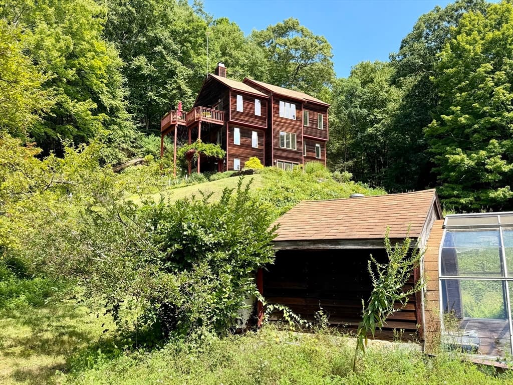 247 Montague Rd, Leverett MA 01054