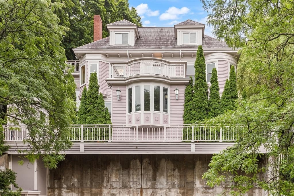 91 University Rd # 2, Brookline MA 02445