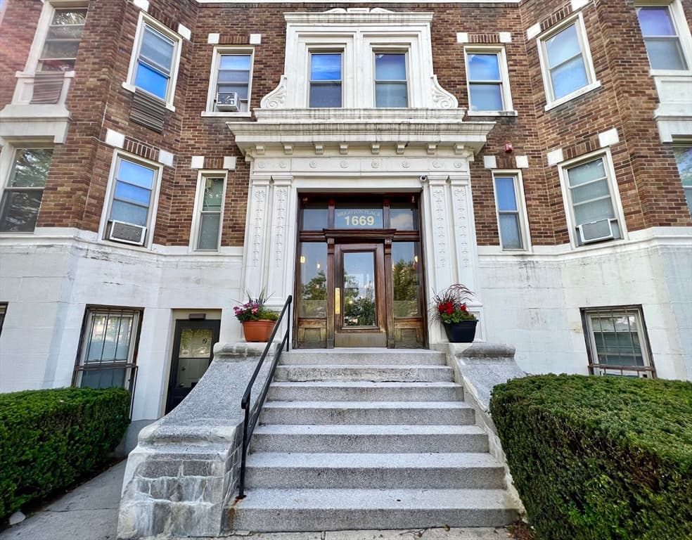 1669 Commonwealth Ave # 3, Boston MA 02135