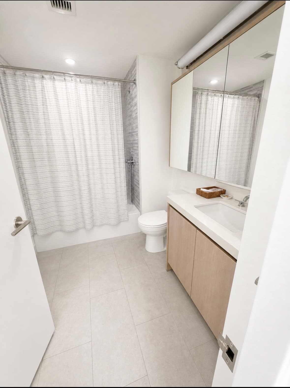 Condominium at 100 Lovejoy Wharf # 7J, Boston MA 02114, photo 28 of 30