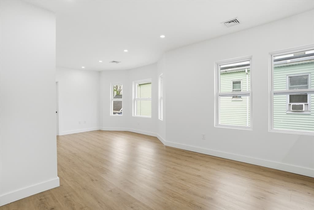 94-96 Francis St, Everett MA 02149 photo 4