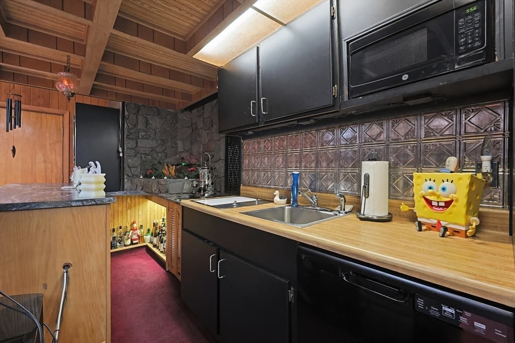 3 Family at 262-264 Pearl St, Malden MA 02148, Malden, photo 28 of 42