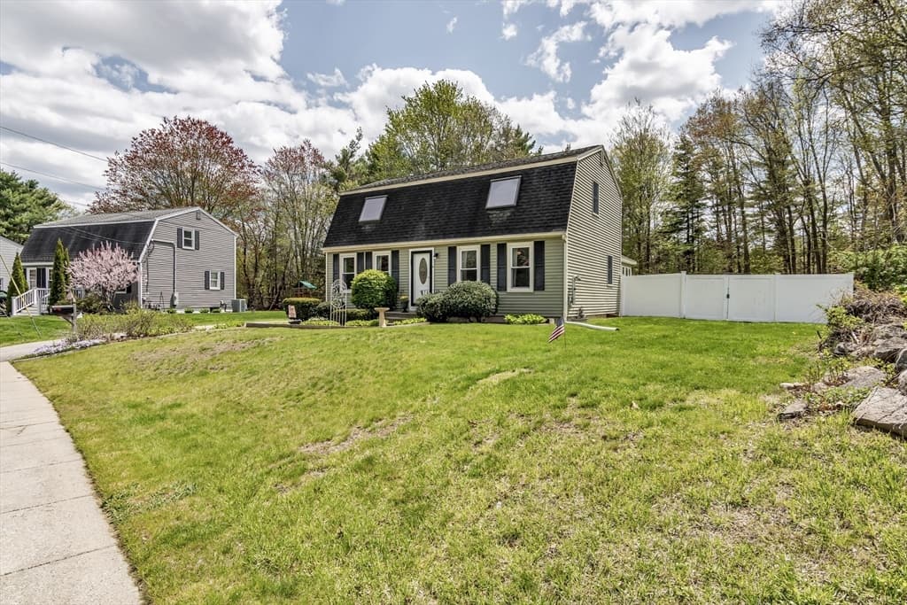 8 Portsmouth Rd, Amesbury MA 01913