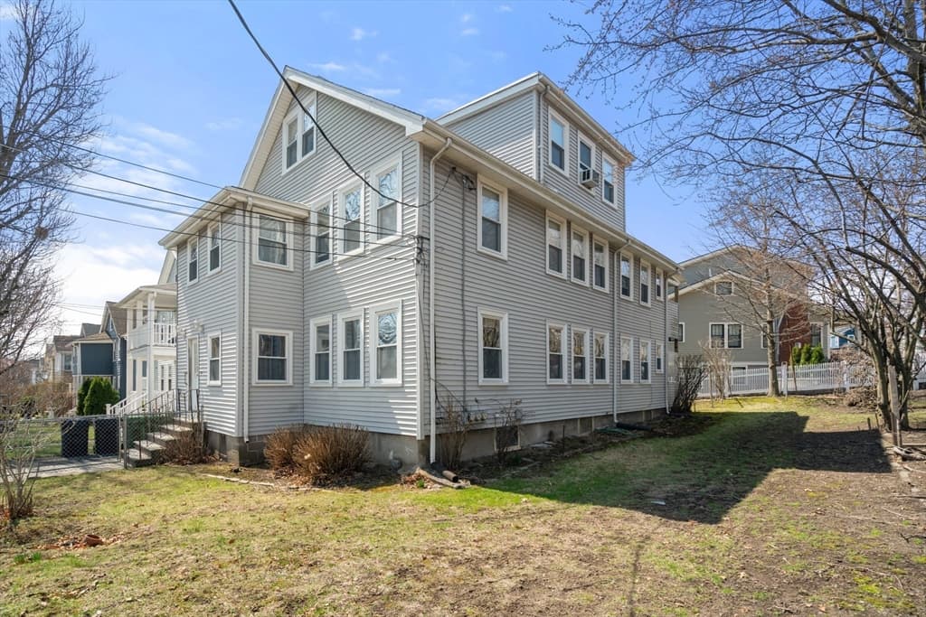 204 School St, Watertown MA 02472