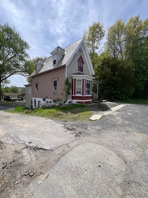 351 Bridge St, Northampton MA 01060 photo 4