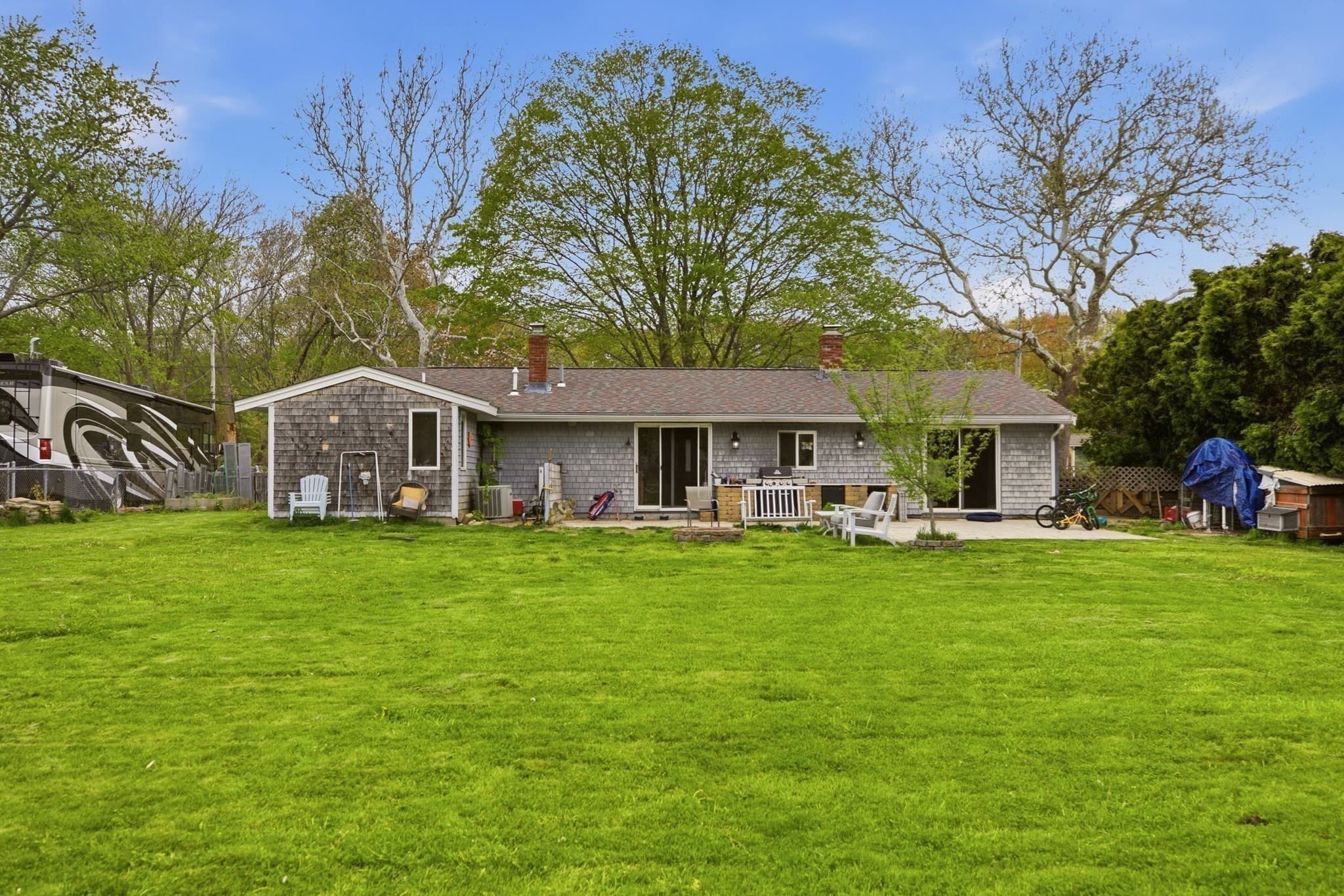 Single Family Residence at 304 Bushee Road, Swansea MA 02777, photo 2 of 33