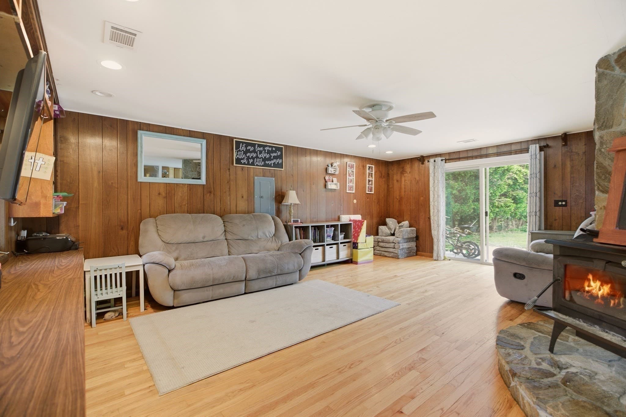 Single Family Residence at 304 Bushee Road, Swansea MA 02777, photo 11 of 33