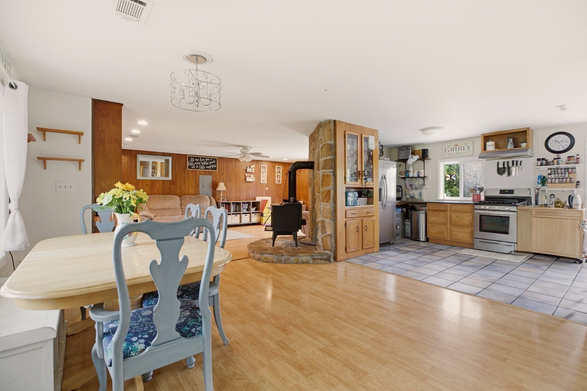 Single Family Residence at 304 Bushee Road, Swansea MA 02777, photo 4 of 33