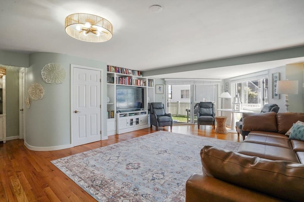 Condominium at 1 Commodore Court # 104, Hull MA 02045, Hull, photo 10 of 35