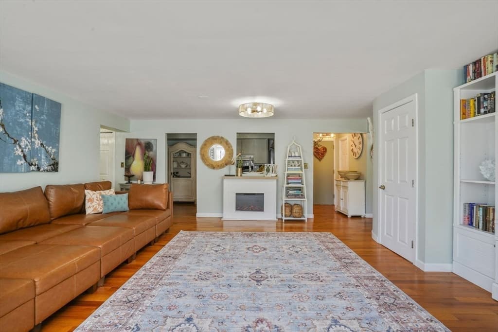 Condominium at 1 Commodore Court # 104, Hull MA 02045, Hull, photo 8 of 35