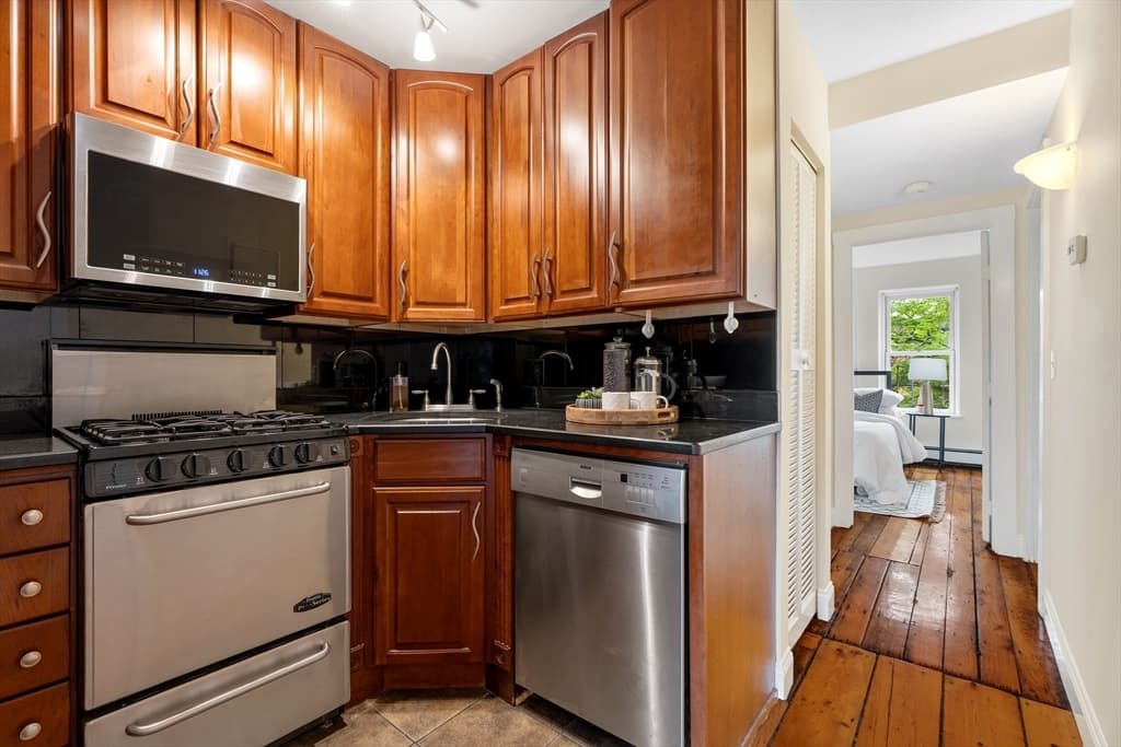 Condominium at 88 W Springfield St # 3, Boston MA 02118, photo 10 of 17