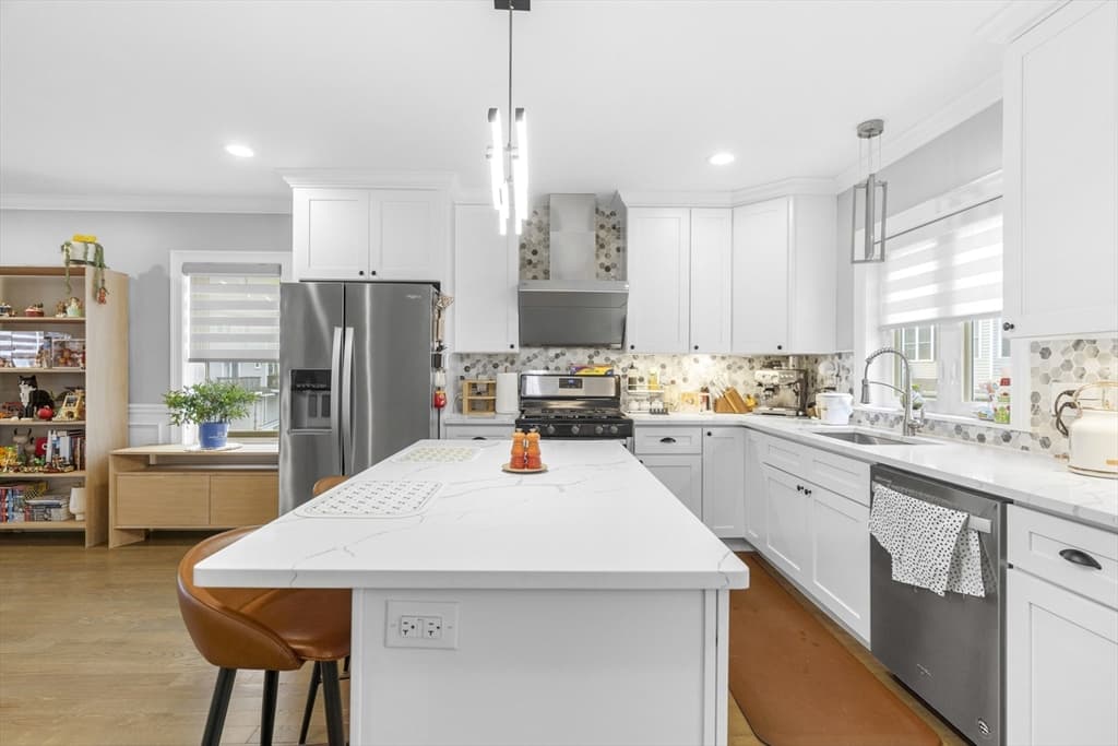 Condominium at 50 Desmoines Rd # H1, Quincy MA 02169, photo 2 of 40