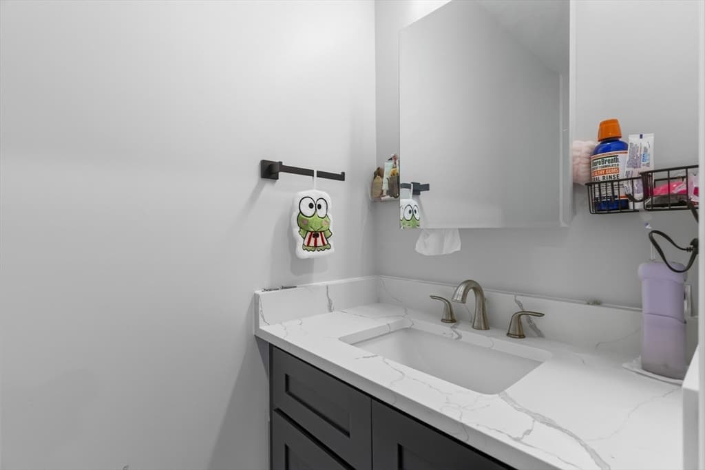 Condominium at 50 Desmoines Rd # H1, Quincy MA 02169, photo 10 of 40
