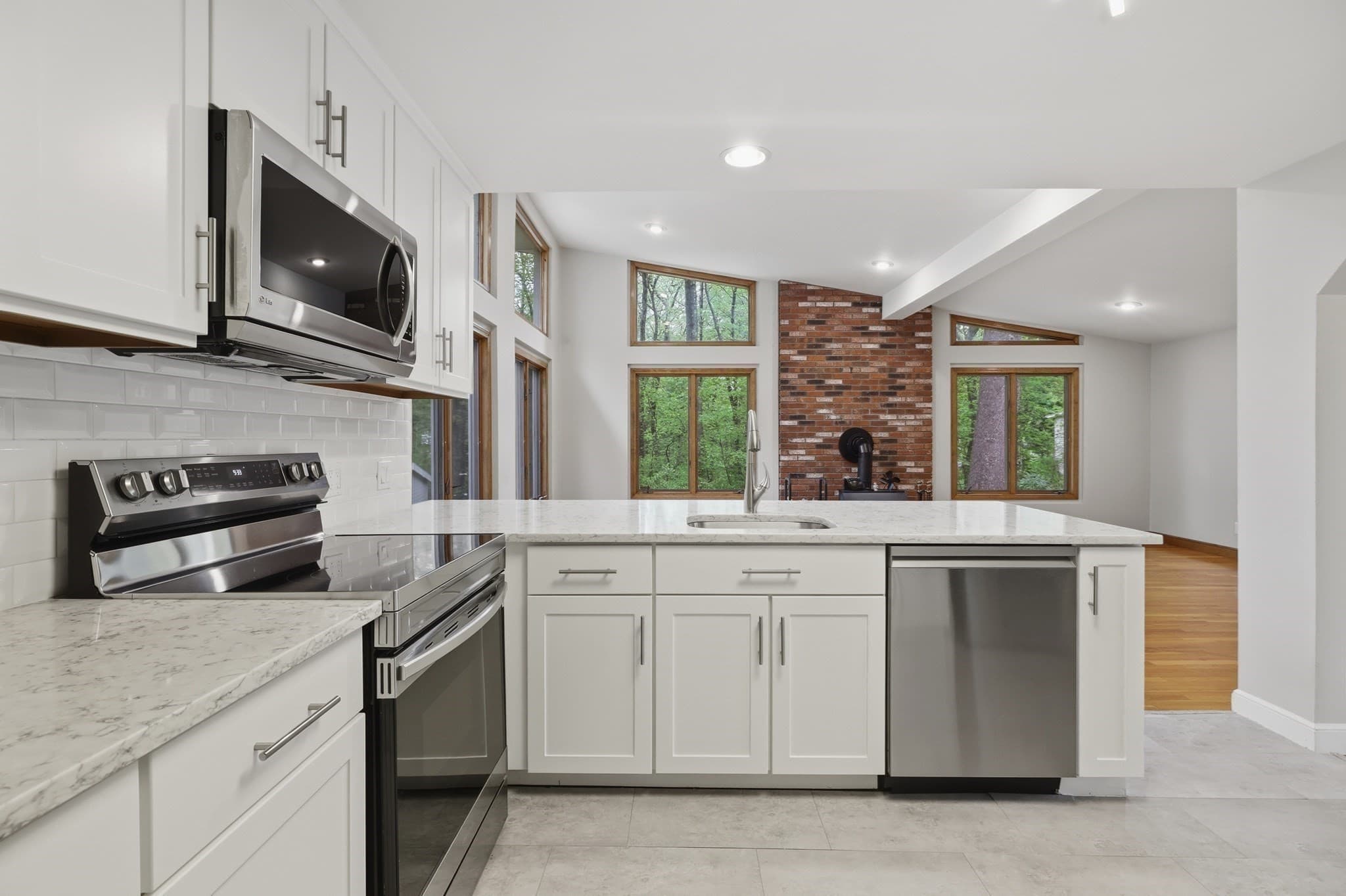 Single Family Residence at 27 Clearview Drive, Framingham MA 01701, photo 7 of 39