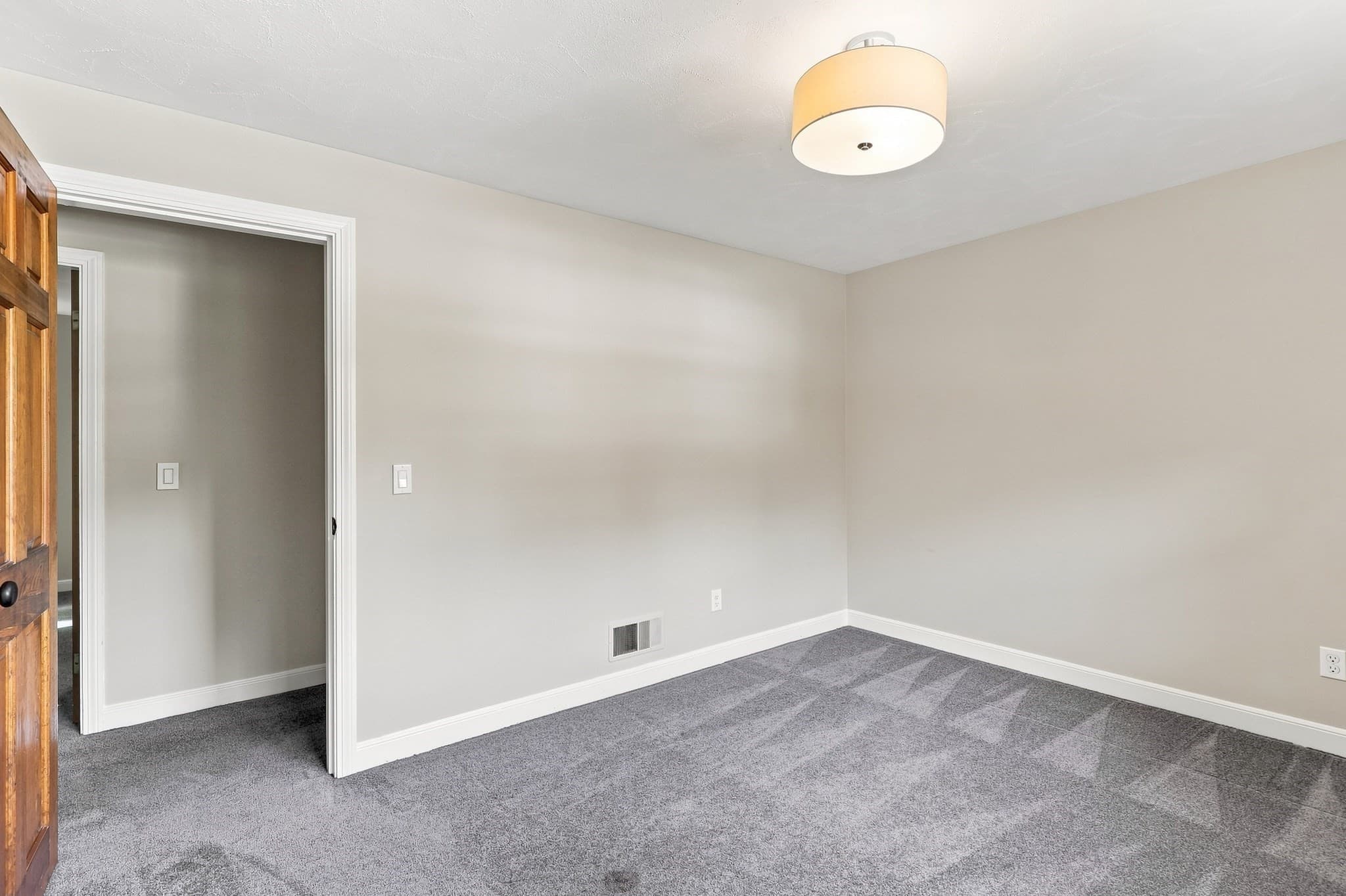Single Family Residence at 27 Clearview Drive, Framingham MA 01701, photo 24 of 39