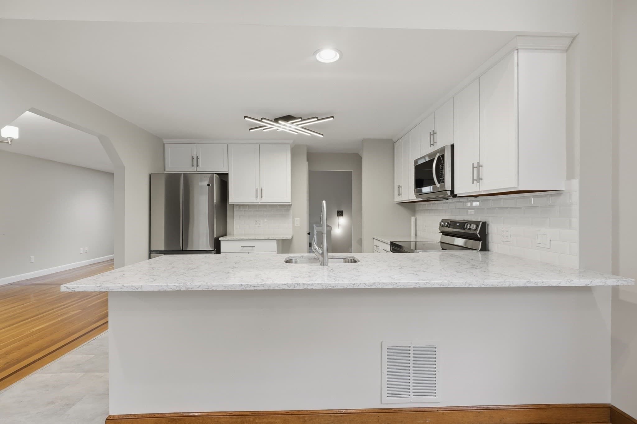 Single Family Residence at 27 Clearview Drive, Framingham MA 01701, photo 8 of 39