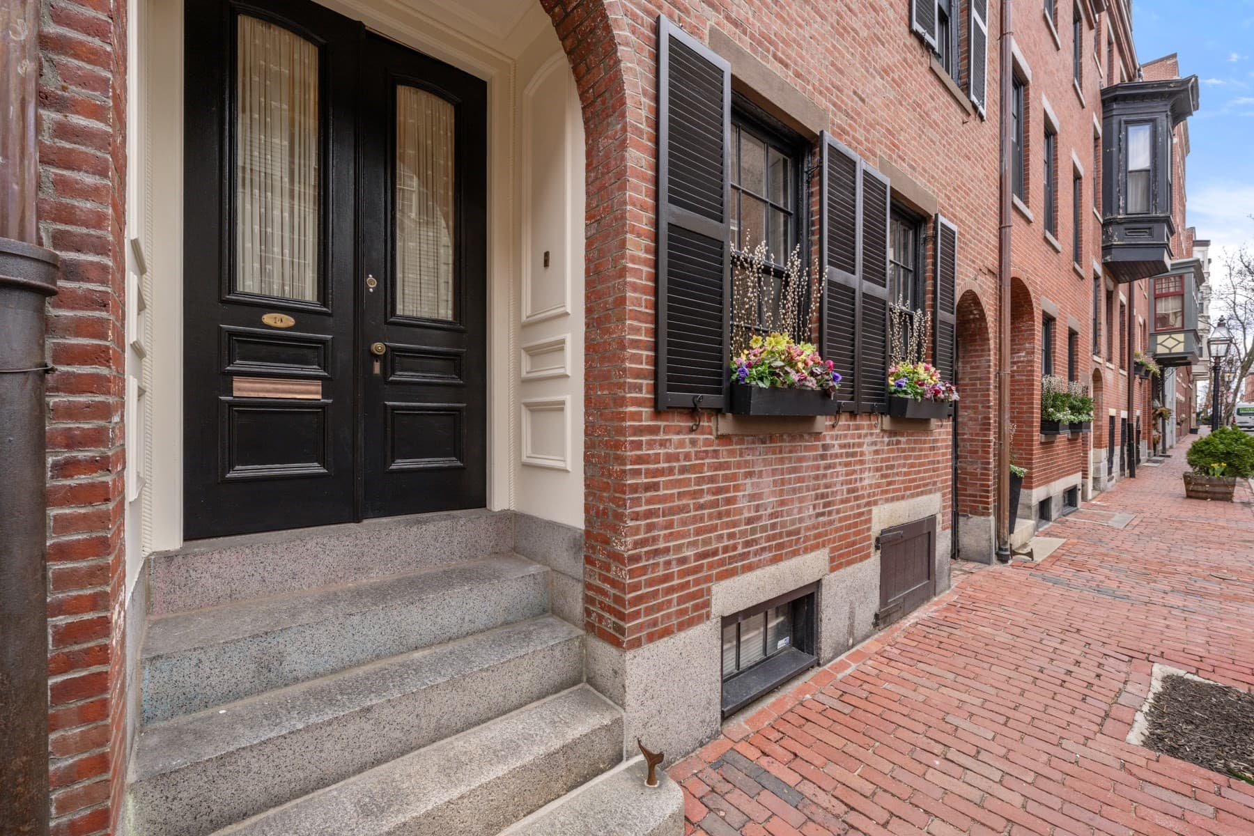 14 Pinckney Street, Boston MA 02114