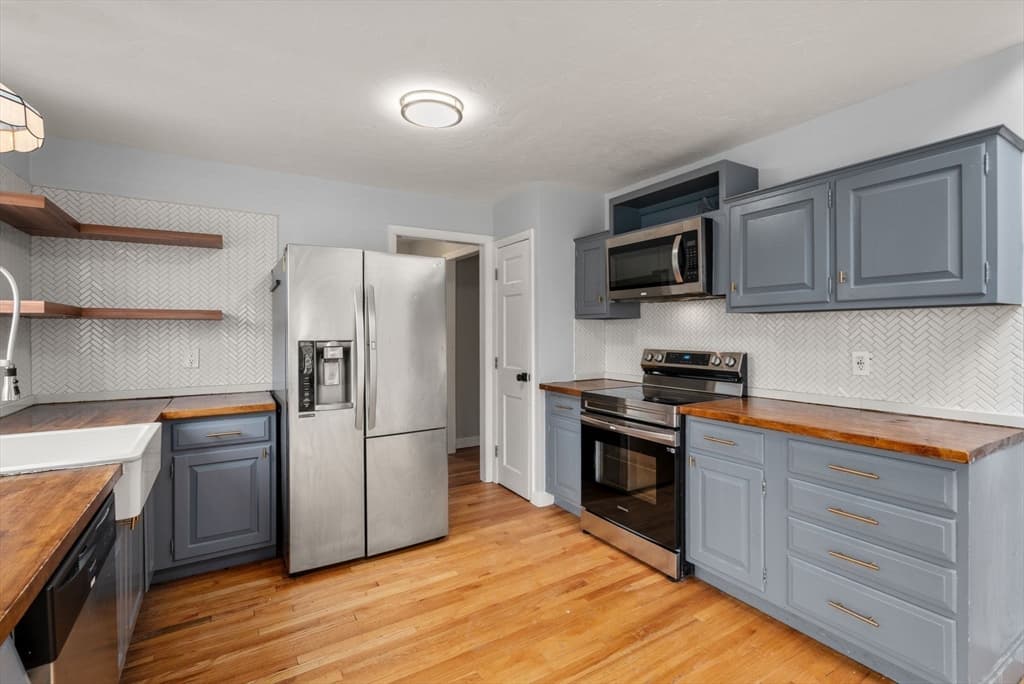 1066 Hillside St, Milton MA 02186 photo 7