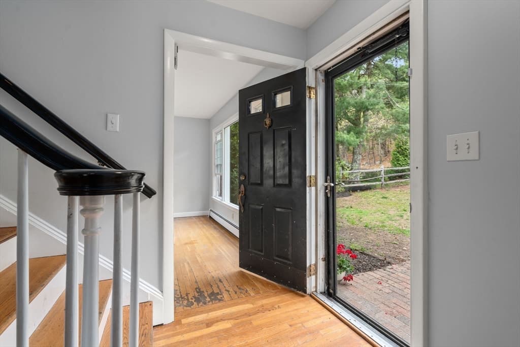 1066 Hillside St, Milton MA 02186 photo 3