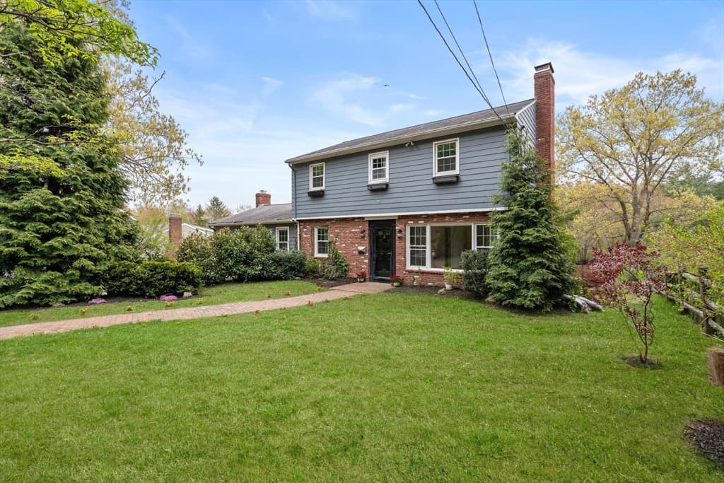 1066 Hillside St, Milton MA 02186