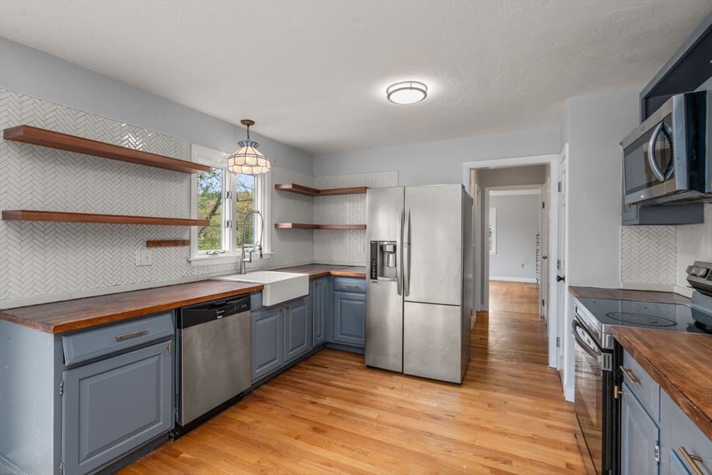 1066 Hillside St, Milton MA 02186 photo 8