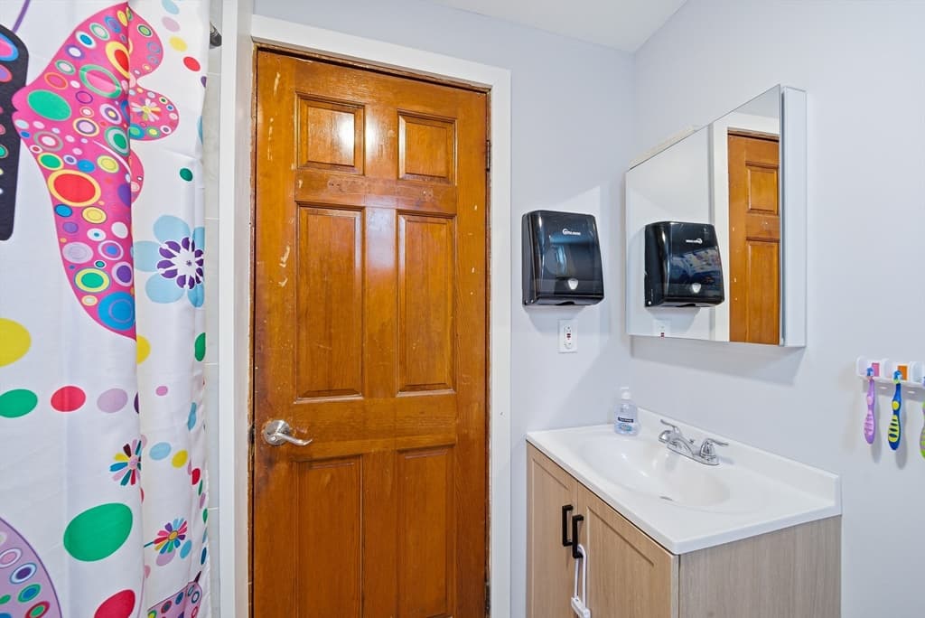 3 Family at 100 Nightingale, Boston MA 02124, Boston, photo 10 of 40