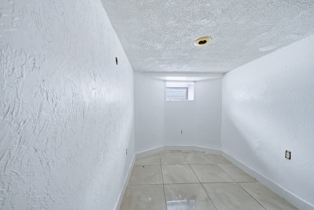 3 Family at 100 Nightingale, Boston MA 02124, Boston, photo 29 of 40