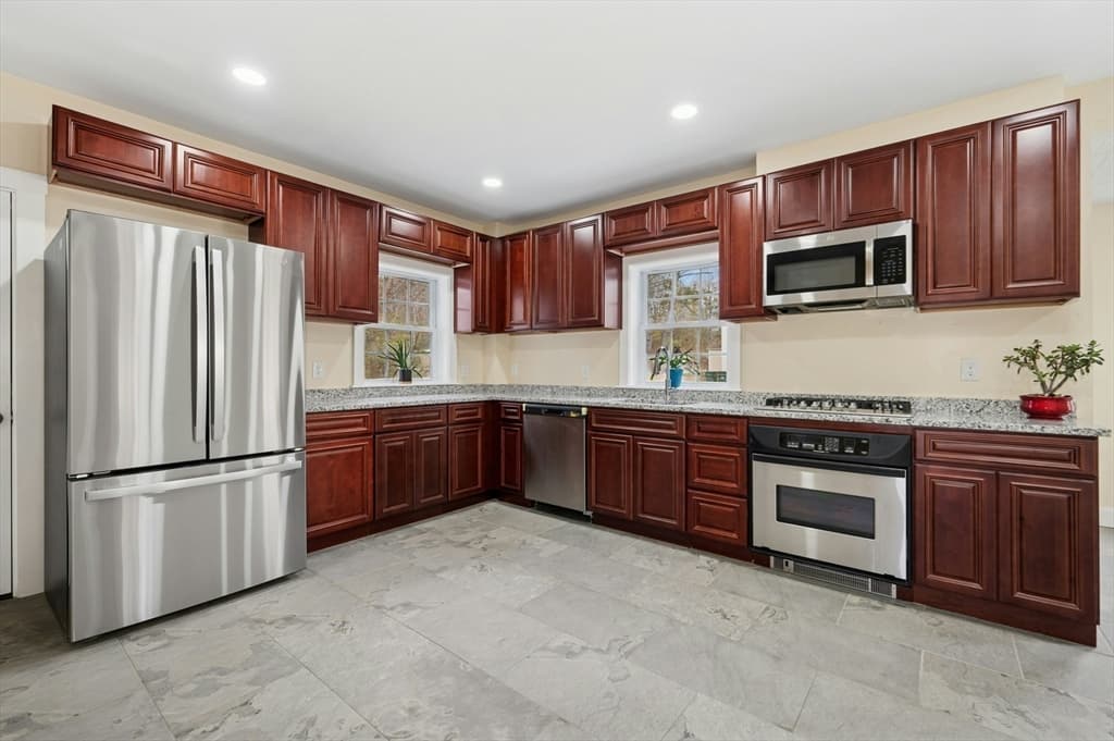 Single Family Residence at 95 S Main St, North Brookfield MA 01535, North Brookfield, photo 10 of 41